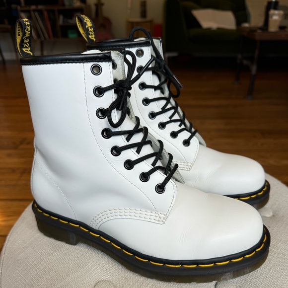 Doc Marten 1460 Original Smooth White Leather Lace Up Lug Boots Women's 7 - Picture 2 of 14